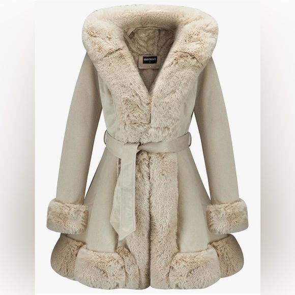 Jackets & Blazers - NWT Women's Cream Faux Fur Coat